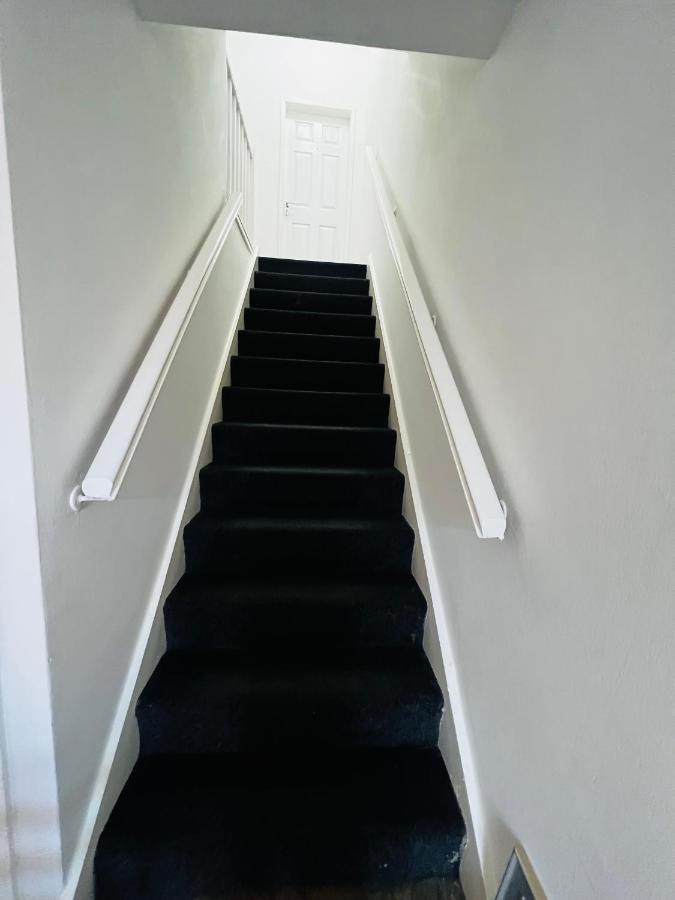 ליברפול Liberty Inn Room With Sharing Toilet And Kitchen מראה חיצוני תמונה