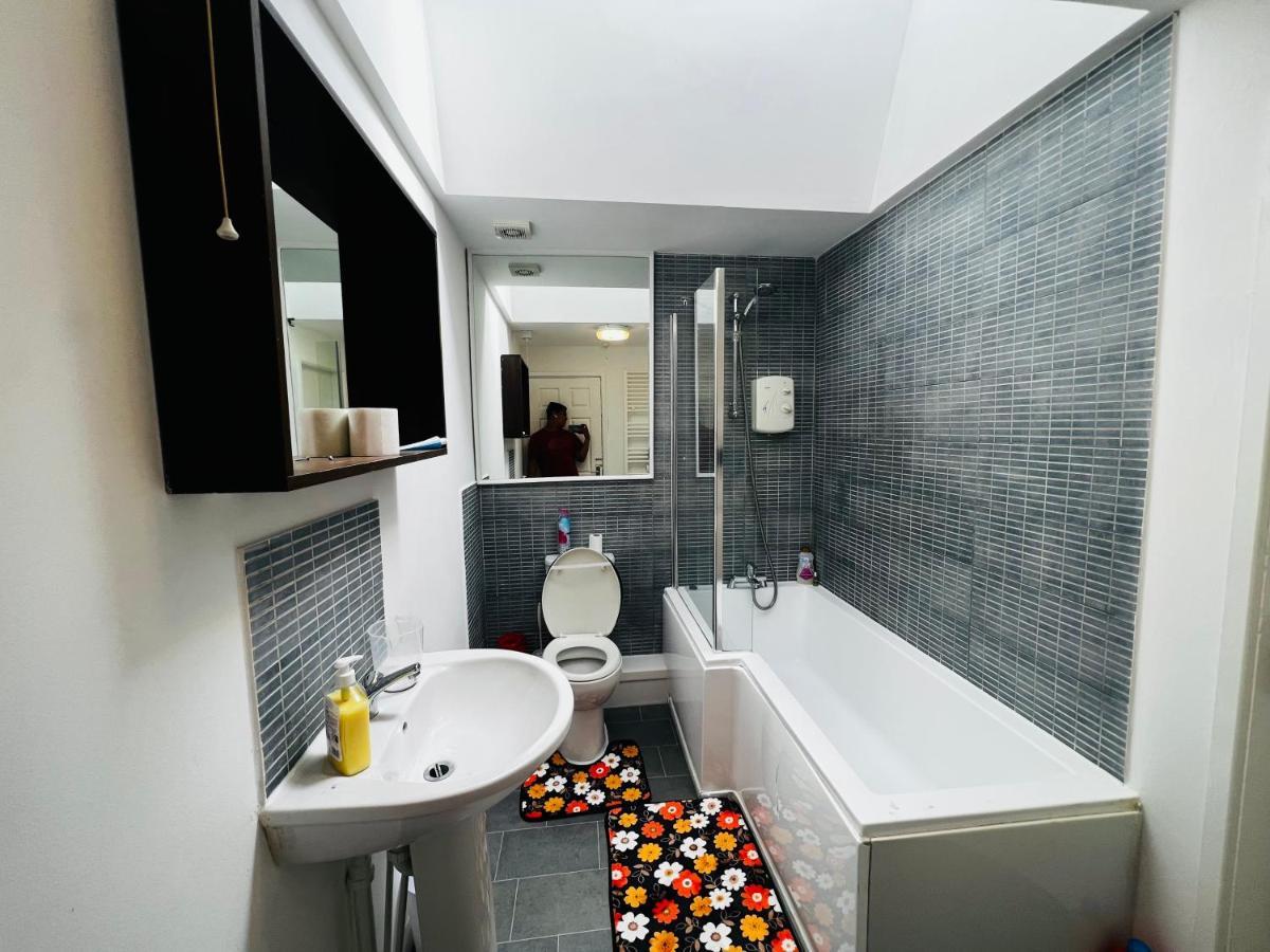 ליברפול Liberty Inn Room With Sharing Toilet And Kitchen מראה חיצוני תמונה