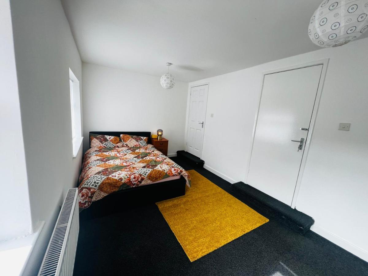 ליברפול Liberty Inn Room With Sharing Toilet And Kitchen מראה חיצוני תמונה