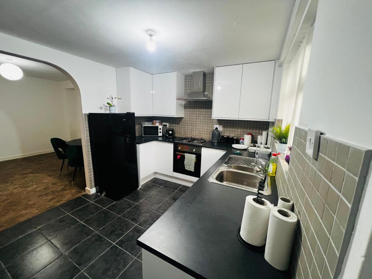 ליברפול Liberty Inn Room With Sharing Toilet And Kitchen מראה חיצוני תמונה