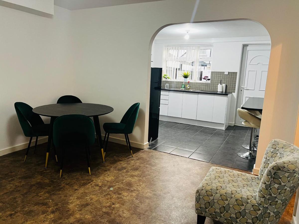 ליברפול Liberty Inn Room With Sharing Toilet And Kitchen מראה חיצוני תמונה