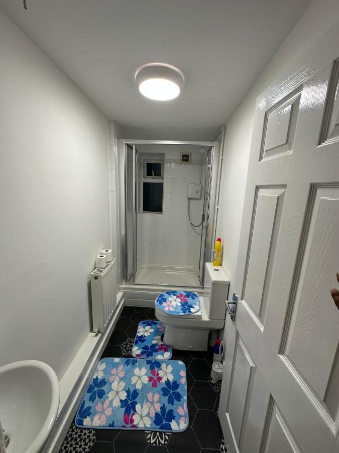 ליברפול Liberty Inn Room With Sharing Toilet And Kitchen מראה חיצוני תמונה