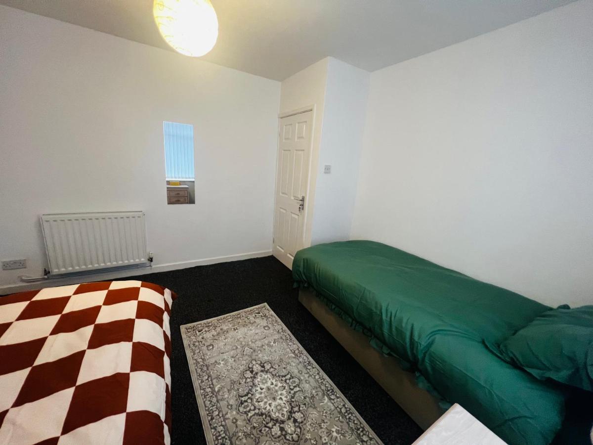 ליברפול Liberty Inn Room With Sharing Toilet And Kitchen מראה חיצוני תמונה