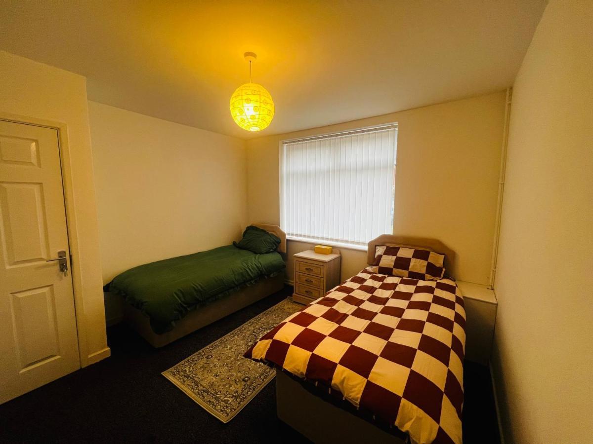 ליברפול Liberty Inn Room With Sharing Toilet And Kitchen מראה חיצוני תמונה