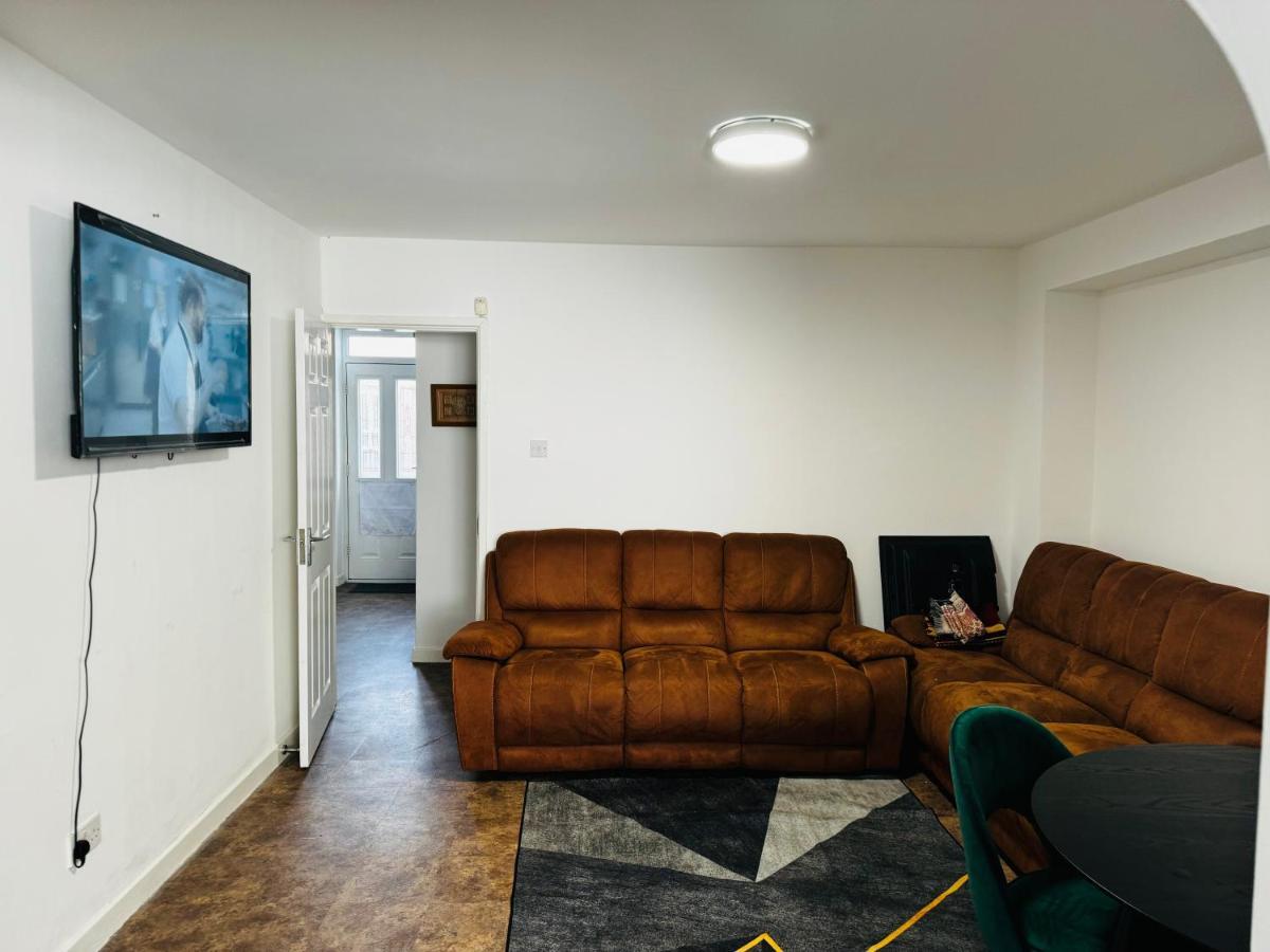 ליברפול Liberty Inn Room With Sharing Toilet And Kitchen מראה חיצוני תמונה