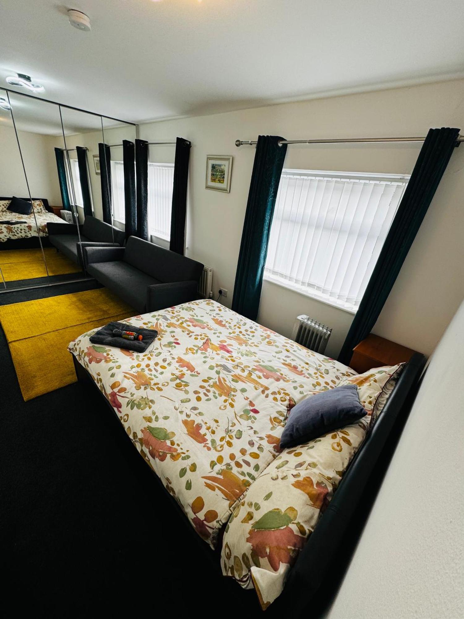 ליברפול Liberty Inn Room With Sharing Toilet And Kitchen מראה חיצוני תמונה