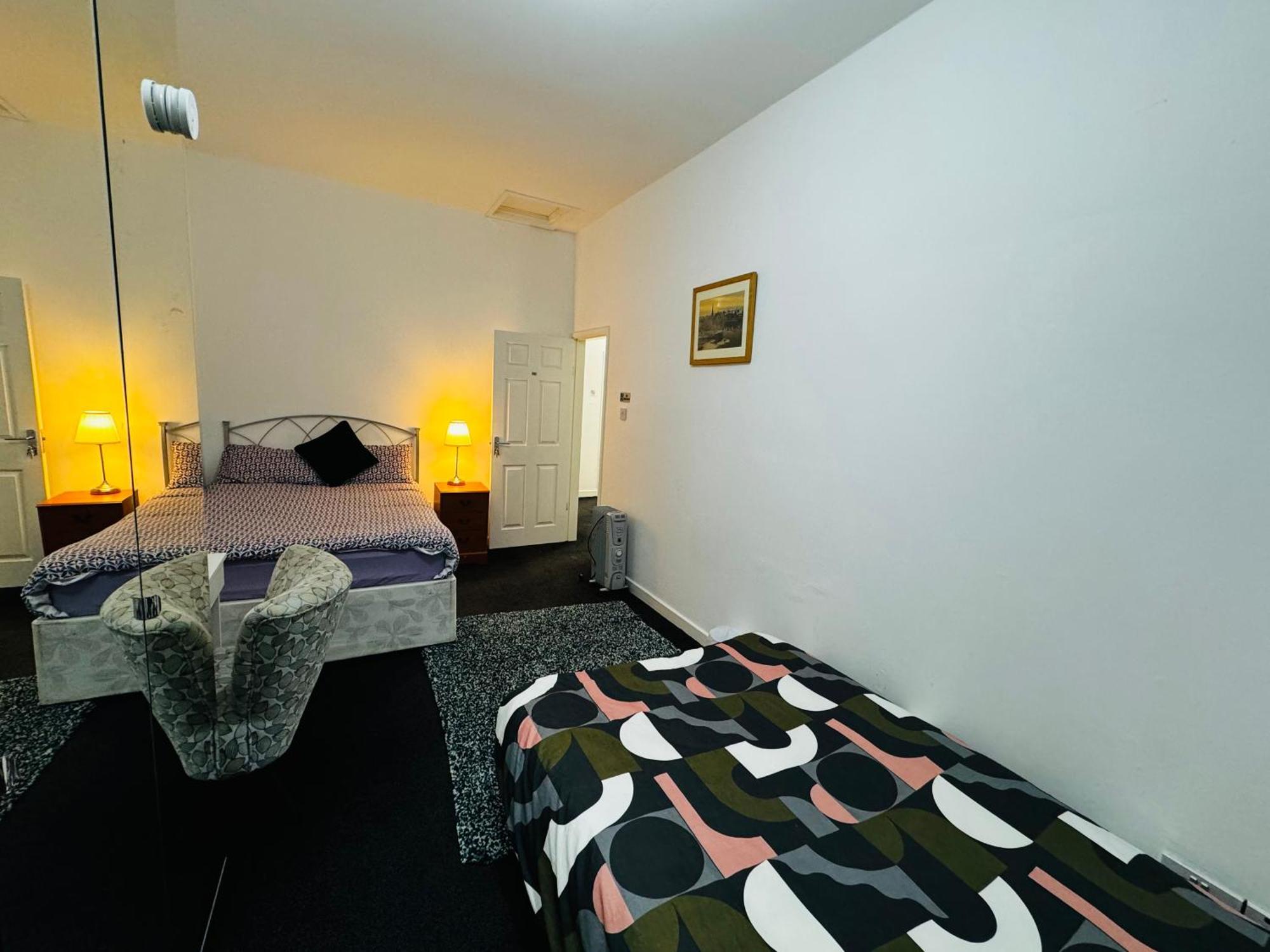 ליברפול Liberty Inn Room With Sharing Toilet And Kitchen מראה חיצוני תמונה