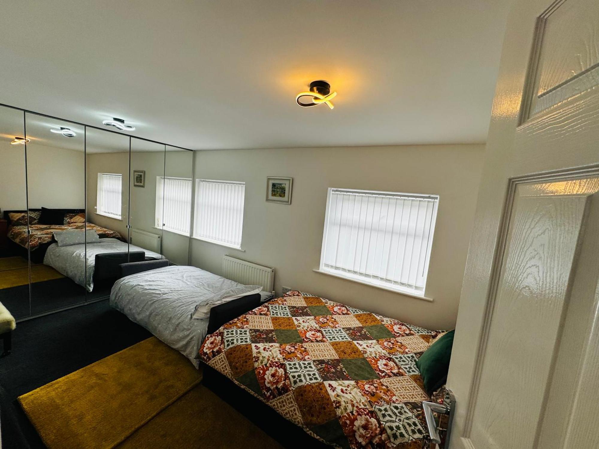 ליברפול Liberty Inn Room With Sharing Toilet And Kitchen מראה חיצוני תמונה